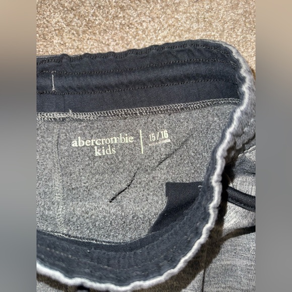 Great condition!! Abercrombie kids joggers sz 15/16 - Picture 2 of 3